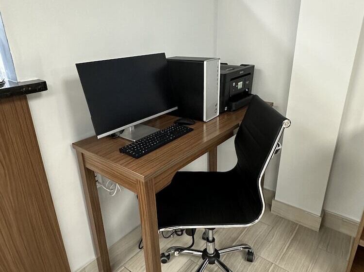 ホテル Hometowne Studios By Red Roof & Conference Center Cortland