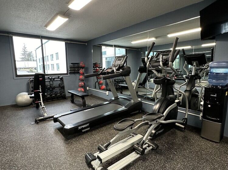 ホテル Hometowne Studios By Red Roof & Conference Center Cortland