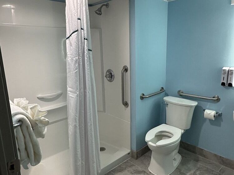 ホテル Hometowne Studios By Red Roof & Conference Center Cortland