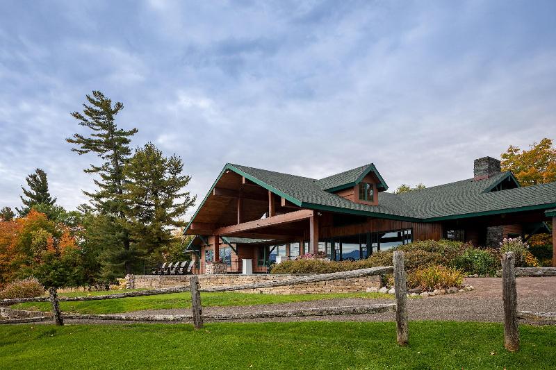 منتجع Crowne Plaza Lake Placid, An Ihg
