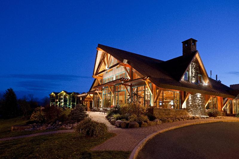 منتجع Crowne Plaza Lake Placid, An Ihg