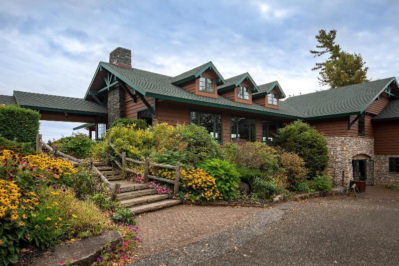 منتجع Crowne Plaza Lake Placid, An Ihg