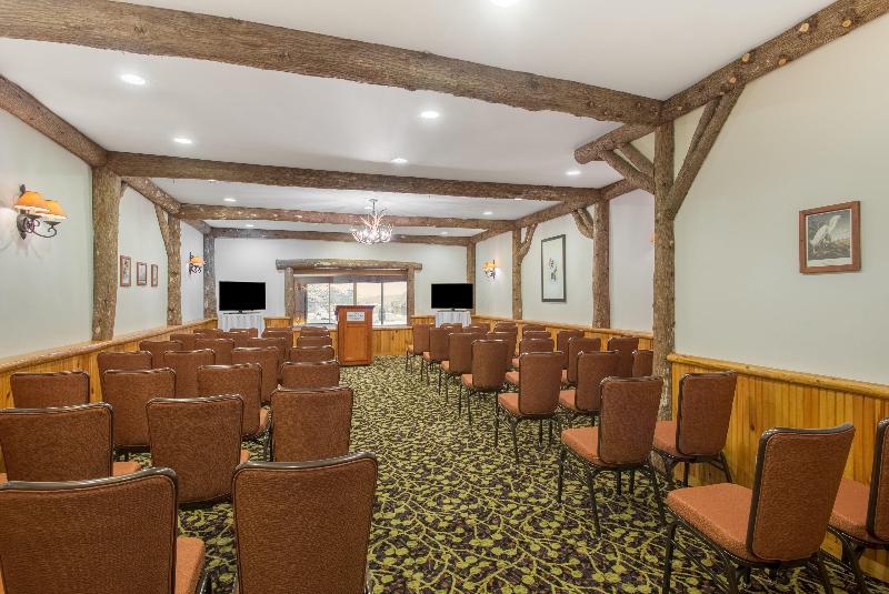 منتجع Crowne Plaza Lake Placid, An Ihg