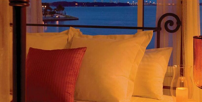 אתר נופש Palmeiras Beach Club At Grove Isle