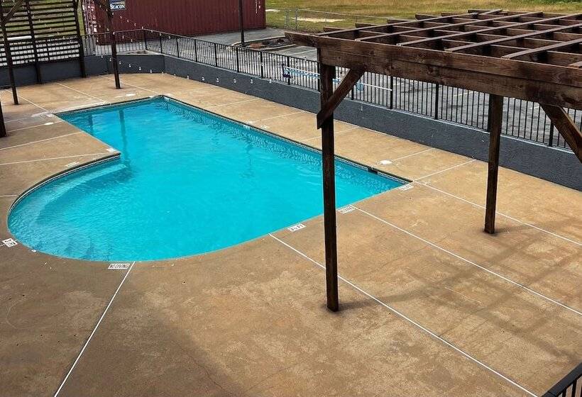 בית מלון כפרי Ramada By Wyndham Bainbridge