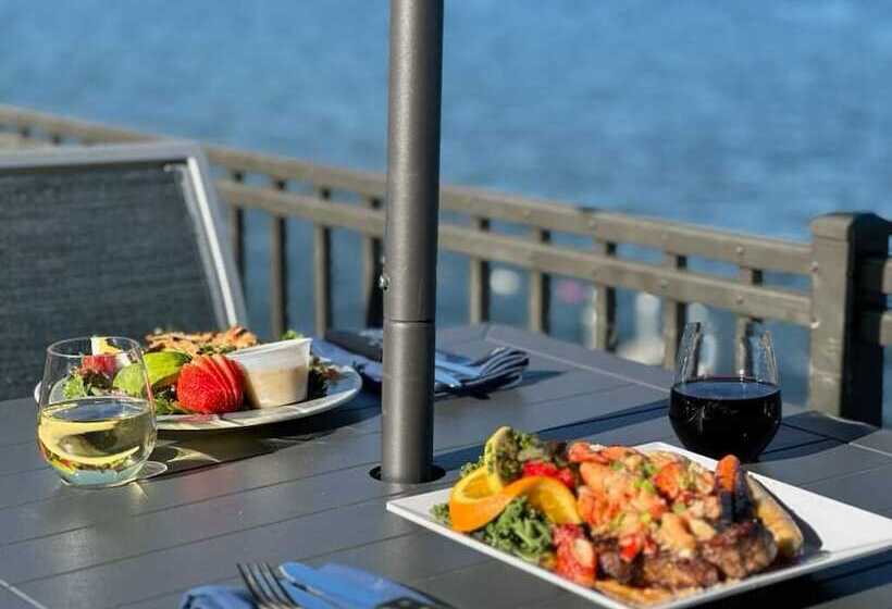 The Georgian Lakeside Resort