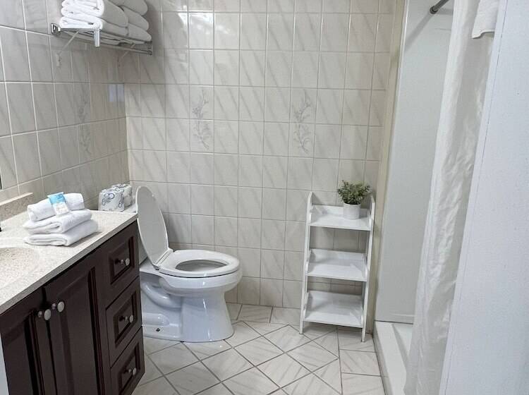 The Georgian Lakeside Resort