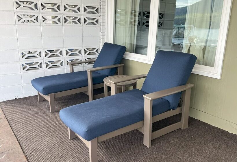 The Georgian Lakeside Resort