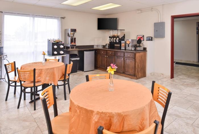 Отель Americas Best Value Inn & Suites Grand Island