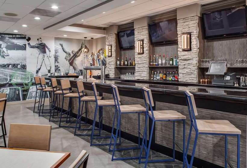 Отель Best Western Premier Richmond City Gateway