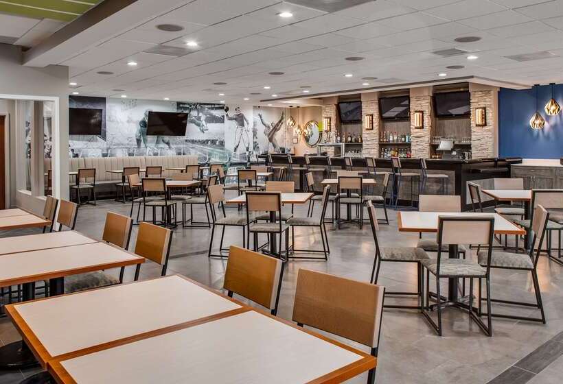 Отель Best Western Premier Richmond City Gateway