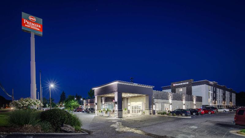 Отель Best Western Premier Richmond City Gateway