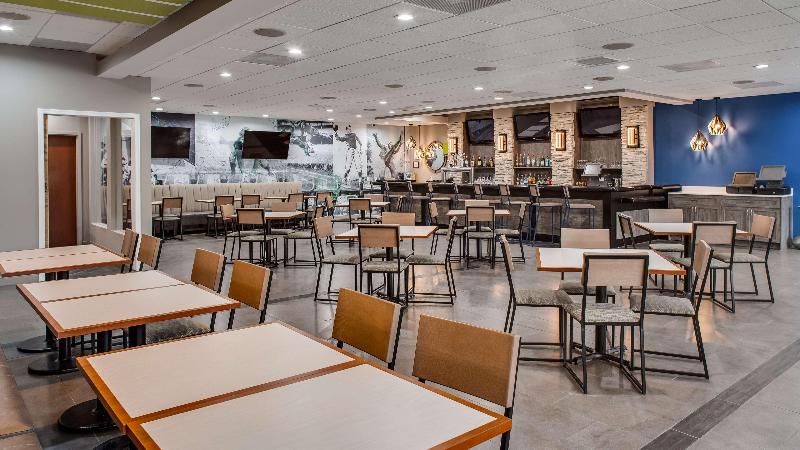 Отель Best Western Premier Richmond City Gateway