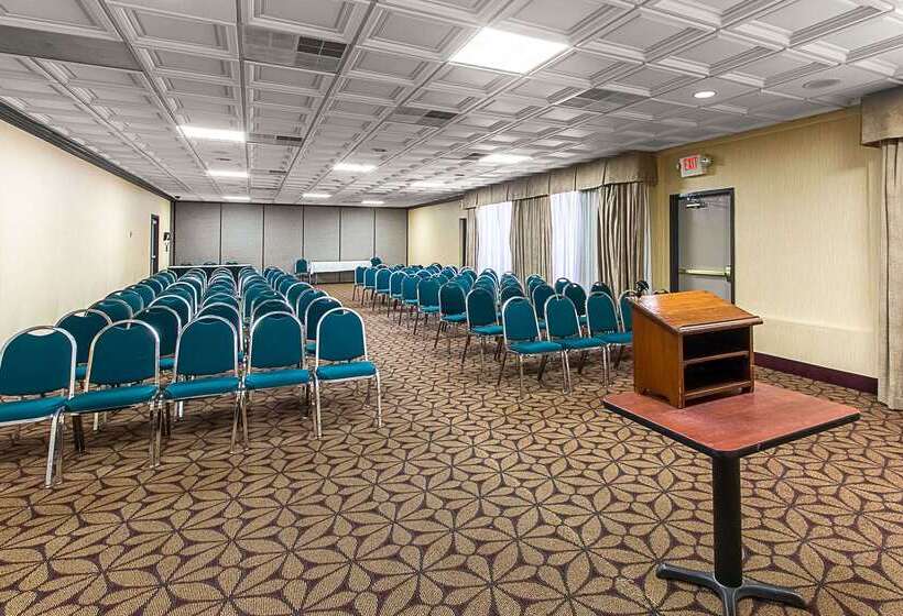 فندق Clarion Inn Columbia Airport