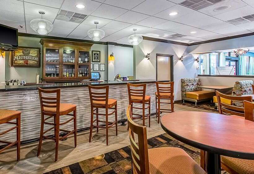 فندق Clarion Inn Columbia Airport