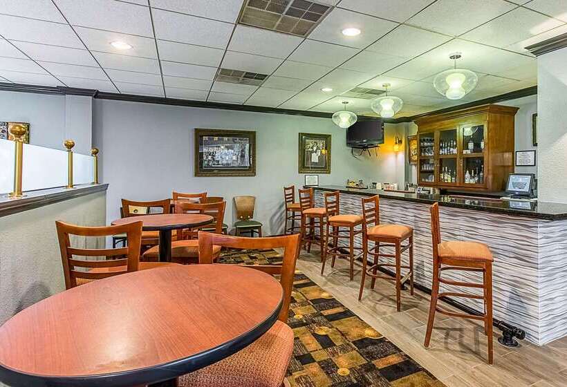 فندق Clarion Inn Columbia Airport
