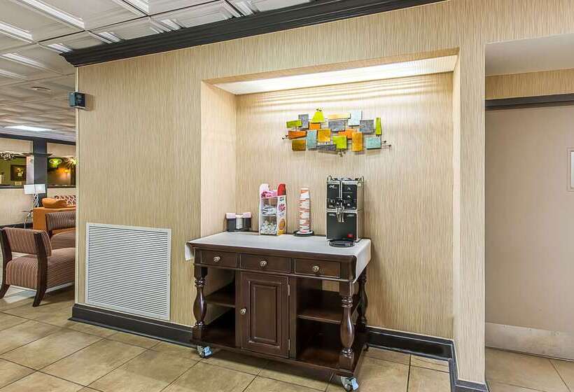 فندق Clarion Inn Columbia Airport