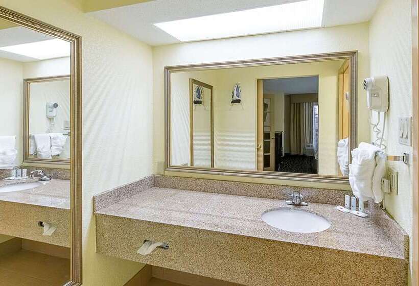 فندق Clarion Inn Columbia Airport