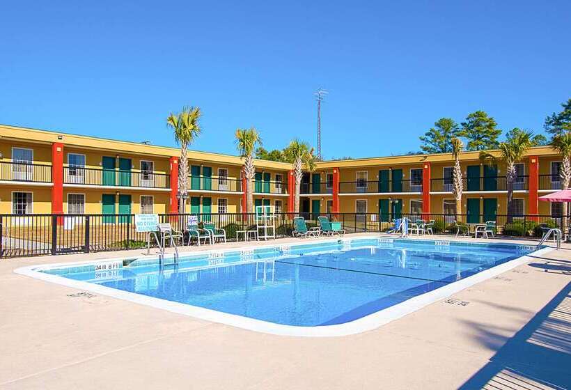 فندق Clarion Inn Columbia Airport