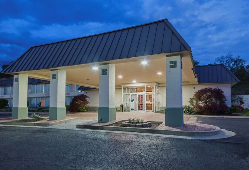 فندق Clarion Inn