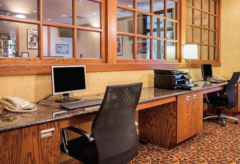 فندق Clarion Inn