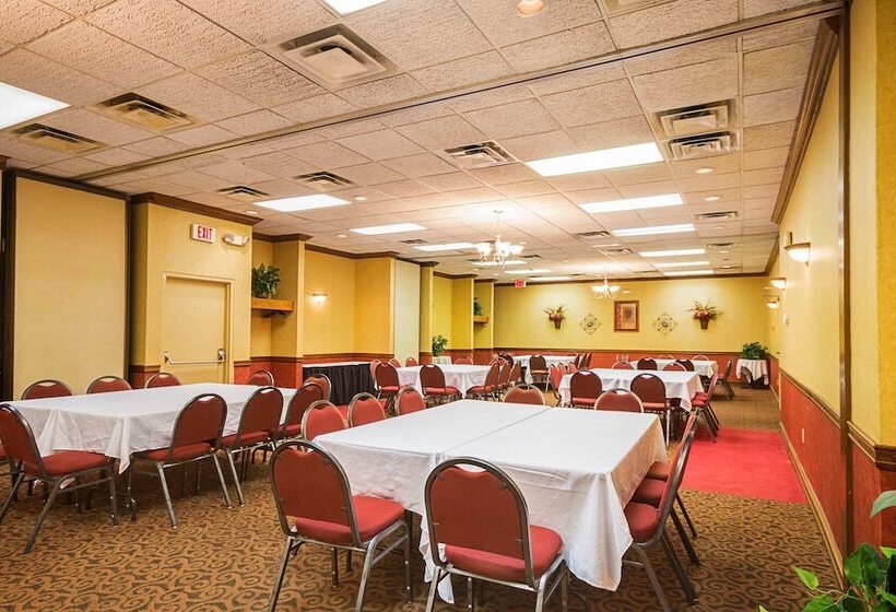 فندق Clarion Inn