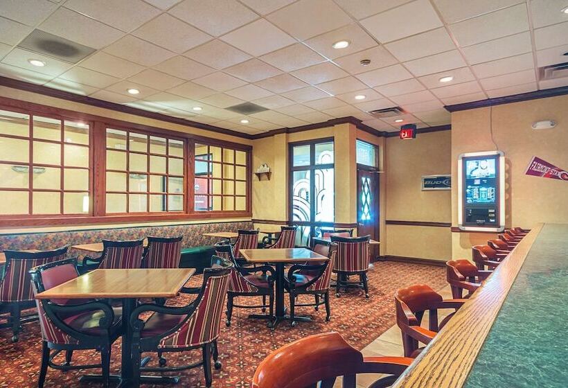 فندق Clarion Inn