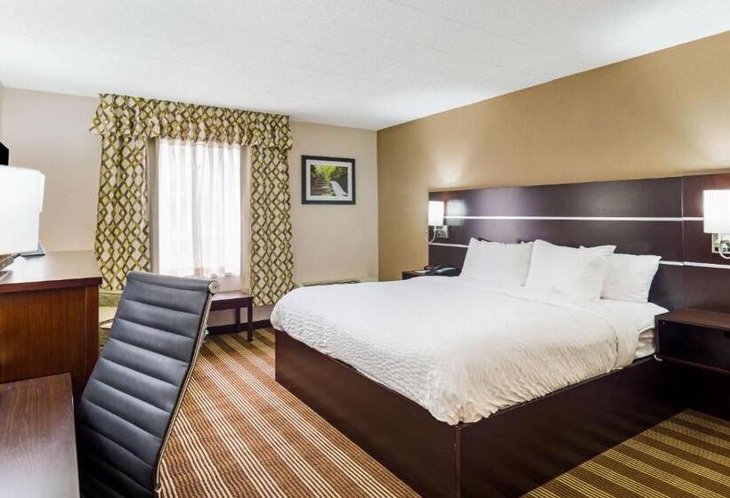 ホテル Pocono Inn & Banquet   Stroudsburg