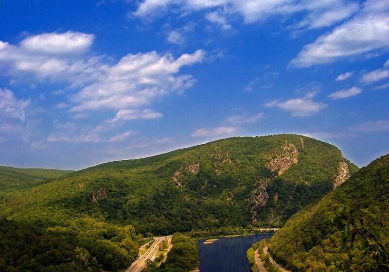 ホテル Pocono Inn & Banquet   Stroudsburg