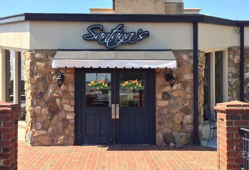 فندق Comfort Inn & Suites Near Danville Mall