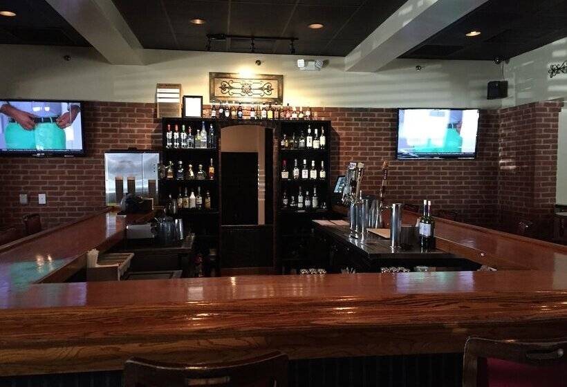 فندق Comfort Inn & Suites Near Danville Mall