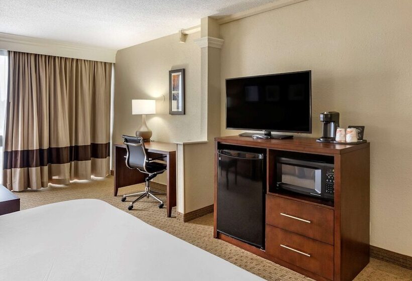 فندق Comfort Inn & Suites Near Danville Mall