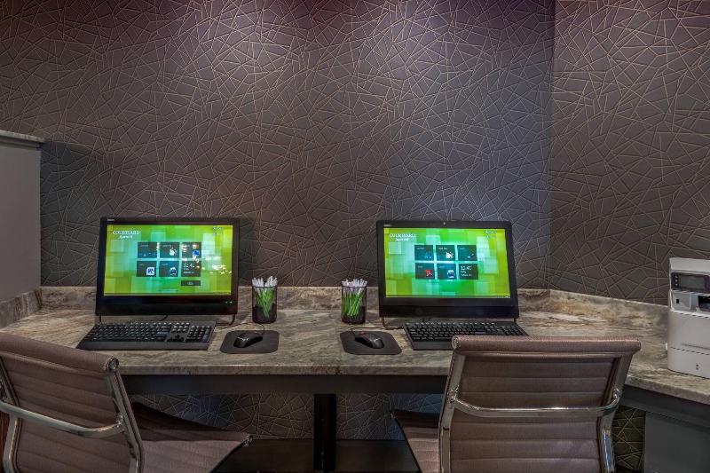 ホテル Courtyard By Marriott Bethesda Chevy Chase