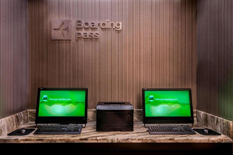 ホテル Courtyard By Marriott Bethesda Chevy Chase