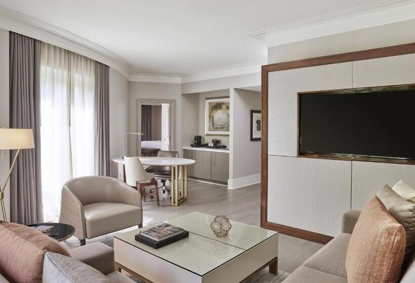 ホテル Crescent Court