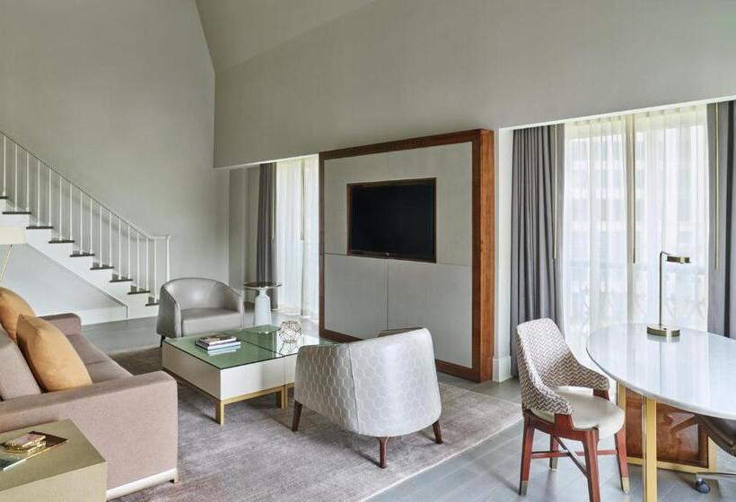 ホテル Crescent Court