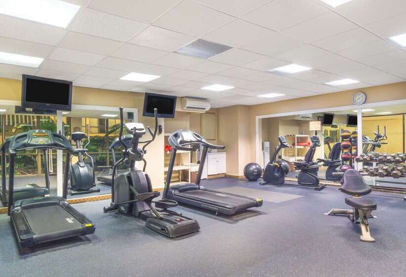 호텔 Days Inn By Wyndham Columbus Airport