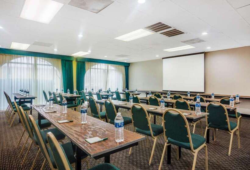 فندق Days Inn By Wyndham Del Rio