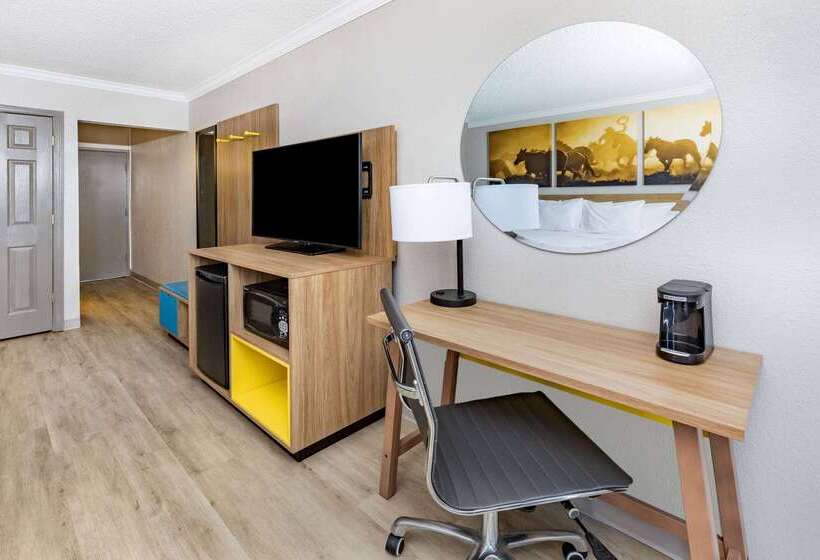 هتل Days Inn By Wyndham Del Rio
