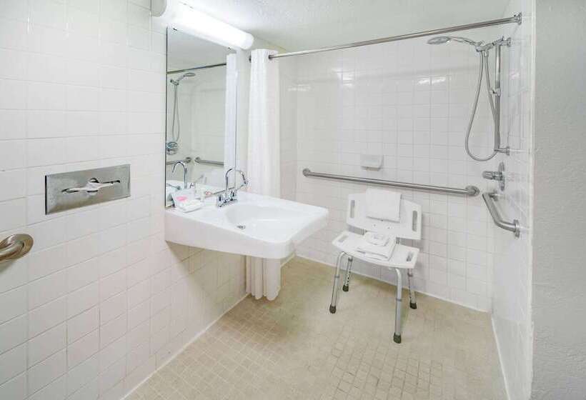 فندق Days Inn By Wyndham Del Rio