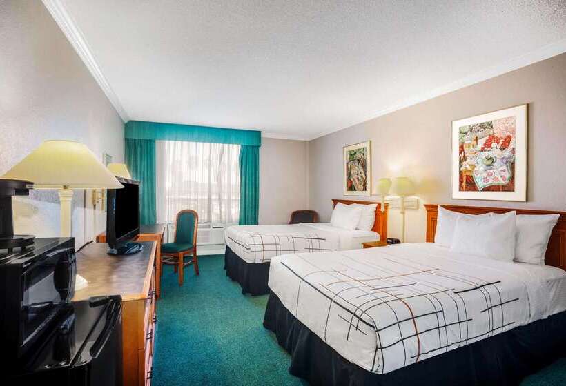 فندق Days Inn By Wyndham Del Rio