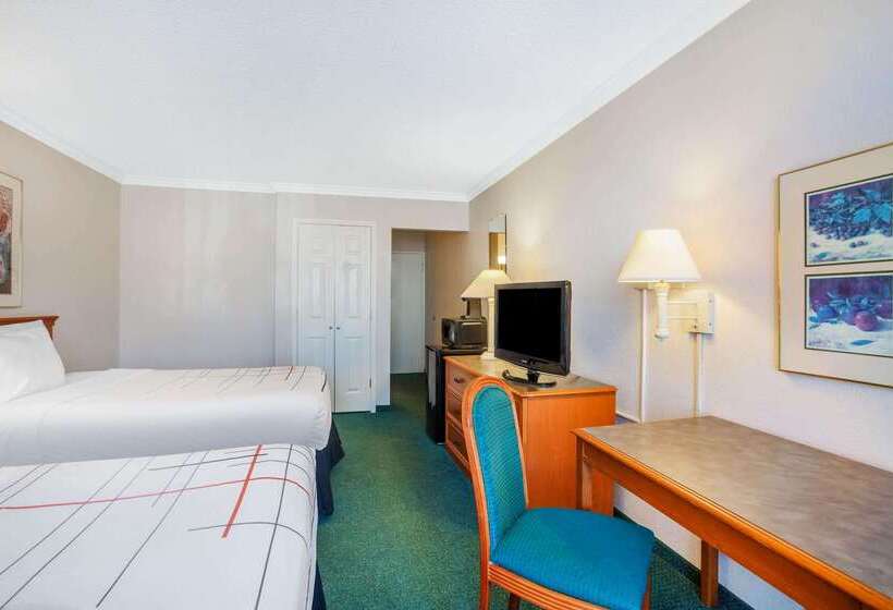 فندق Days Inn By Wyndham Del Rio