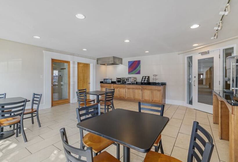 فندق Downtown Dover Inn