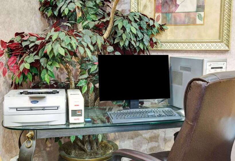 בית מלון כפרי Days Inn By Wyndham Durham/near Duke University