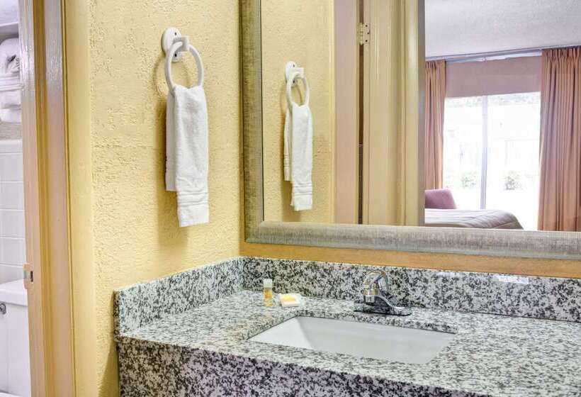 בית מלון כפרי Days Inn By Wyndham Durham/near Duke University