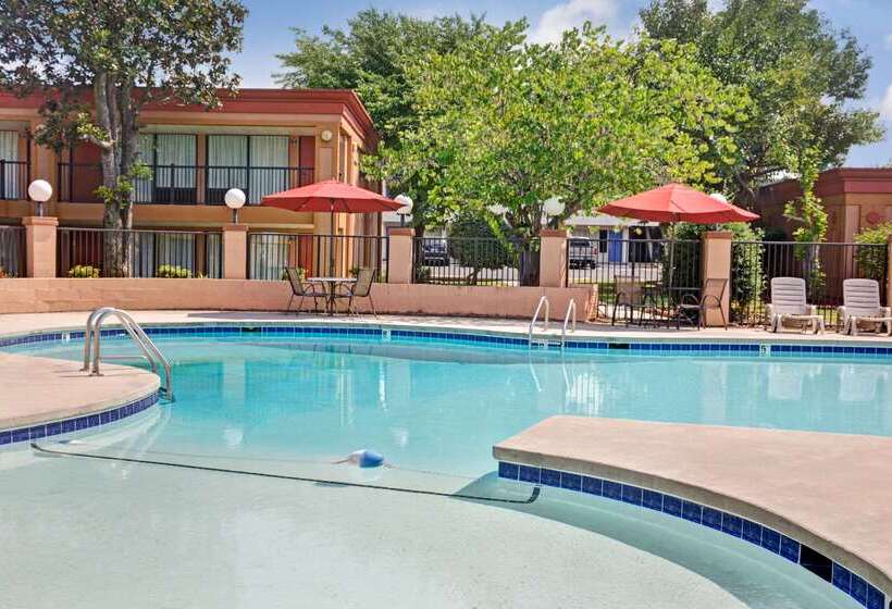 בית מלון כפרי Days Inn By Wyndham Durham/near Duke University