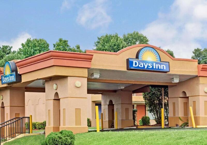 בית מלון כפרי Days Inn By Wyndham Durham/near Duke University