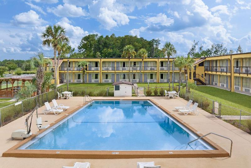בית מלון כפרי Days Inn By Wyndham Lake City I 75