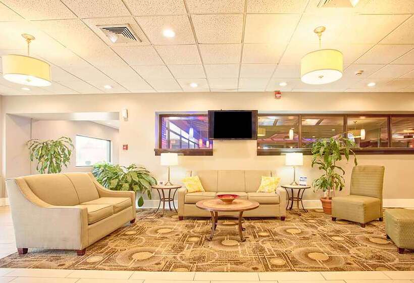 בית מלון כפרי Days Inn & Suites By Wyndham Johnson City