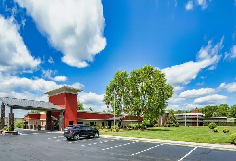 בית מלון כפרי Days Inn & Suites By Wyndham Johnson City